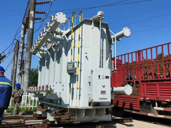 Масляный силовой трансформатор на 220 кВ, 3